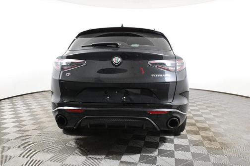 2025 Alfa Romeo Stelvio Intensa