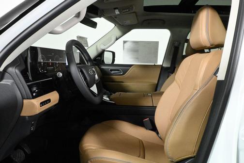 2025 INFINITI QX80 Luxe