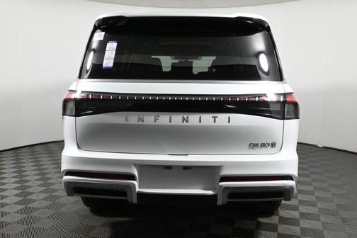2025 INFINITI QX80 Luxe
