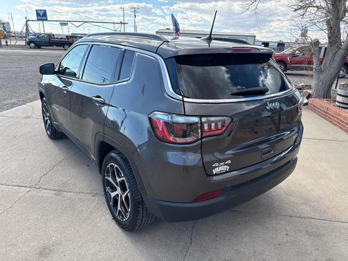 GRAY 2024 Jeep Compass Latitude
