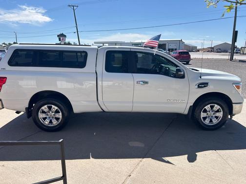 2017 Nissan Titan SV