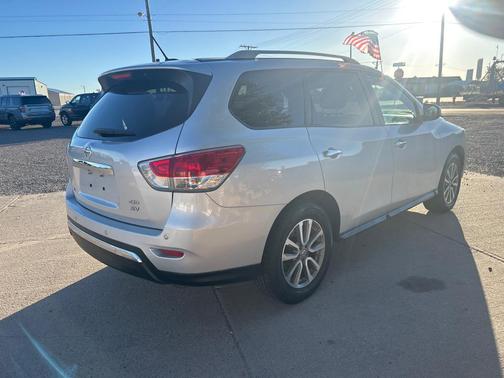 2016 Nissan Pathfinder S