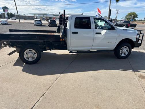 2022 RAM 3500 Tradesman Crew Cab 4x4 8' Box