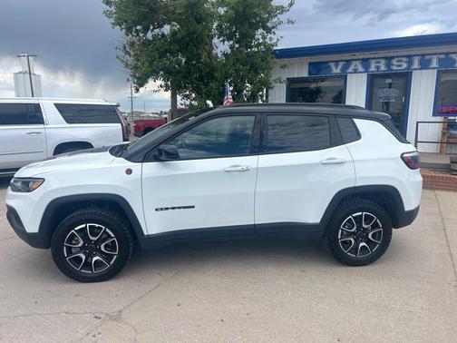 Bright White Clearcoat 2025 Jeep Compass Trailhawk