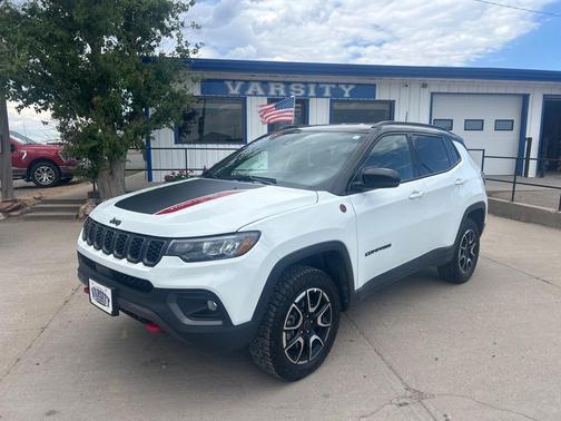 Bright White Clearcoat 2025 Jeep Compass Trailhawk