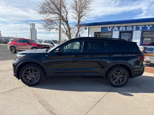Agate Black Metallic 2024 Ford Explorer ST-Line