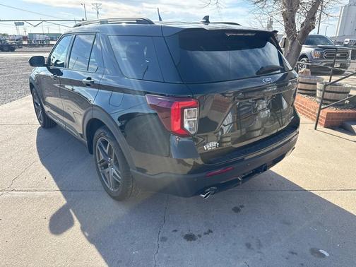 Agate Black Metallic 2024 Ford Explorer ST-Line