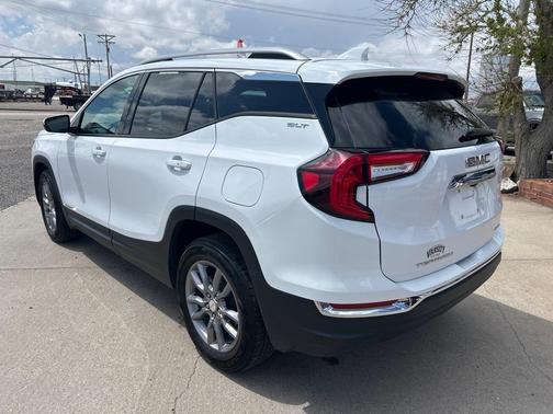 WHITE 2024 GMC Terrain SLT