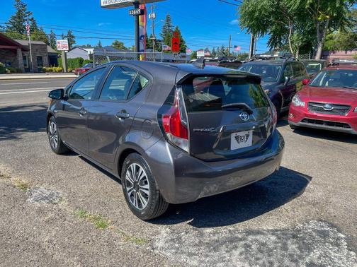 Gray 2016 Toyota Prius c Two