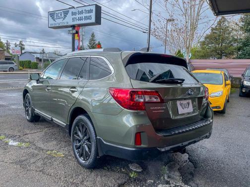 Green 2017 Subaru Outback 3.6R Touring