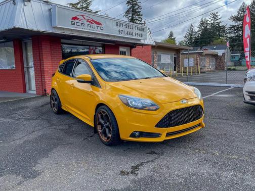 Yellow 2013 Ford Focus ST