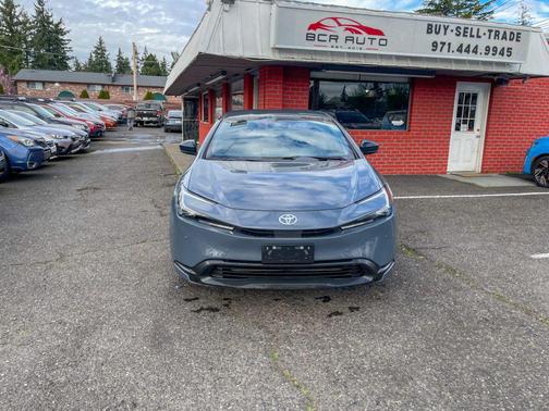 2025 Toyota Prius LE