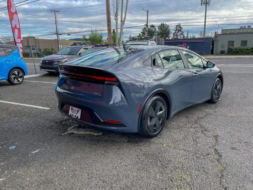 2025 Toyota Prius LE