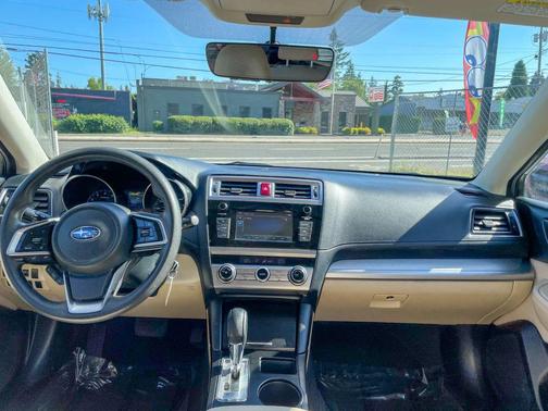 White 2018 Subaru Outback 2.5i