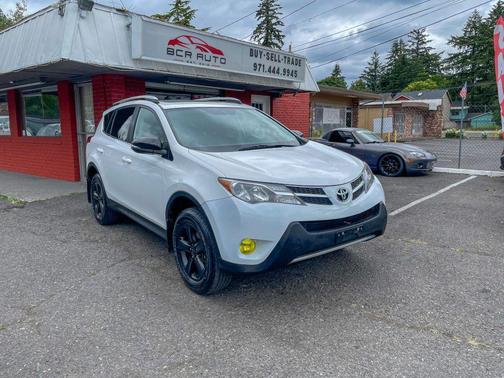White 2013 Toyota RAV4 XLE