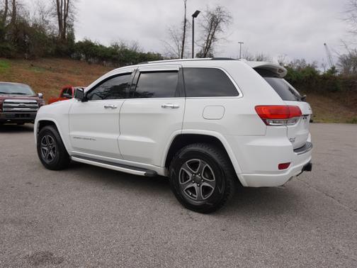 Photo 3 of 16 of 2016 Jeep Grand Cherokee Overland