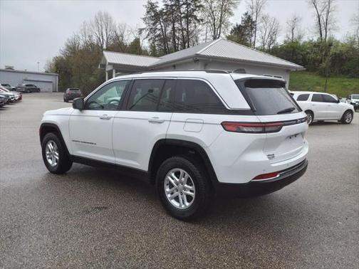 2023 Jeep Grand Cherokee Laredo 4x4
