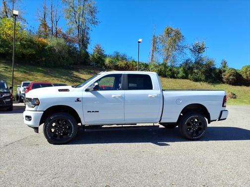 2022 RAM 2500 Big Horn Crew Cab 4x4 64' Box