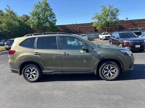 Autumn Green Metallic 2023 Subaru Forester Premium
