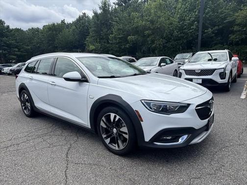 2018 Buick Regal TourX Essence