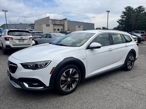 2018 Buick Regal TourX Essence
