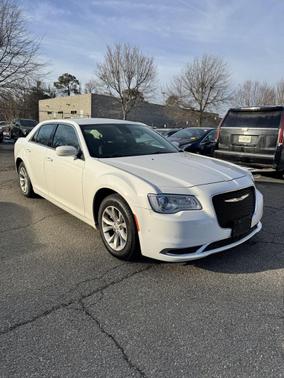 2023 Chrysler 300 Touring