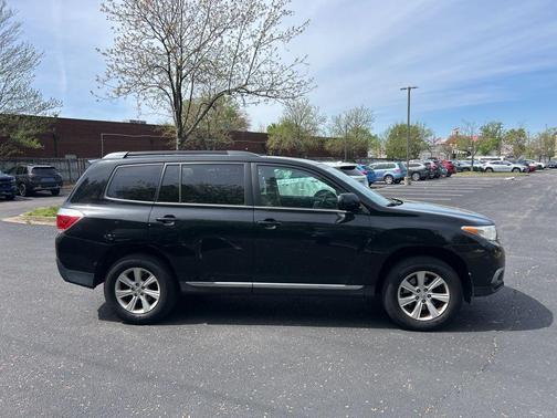 Black 2013 Toyota Highlander SE