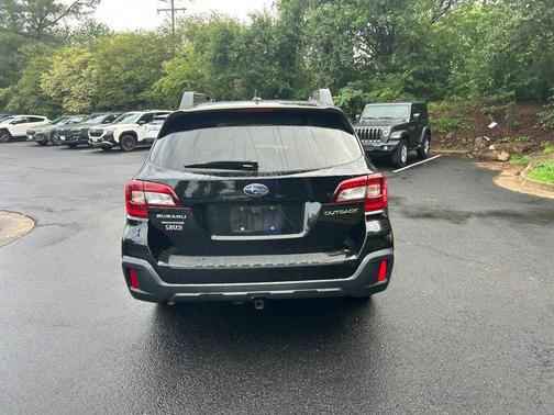 Crystal Black Silica 2018 Subaru Outback 2.5i Premium