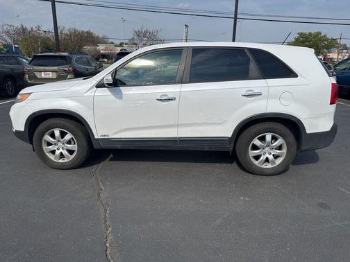 Snow White Pearl 2011 Kia Sorento LX