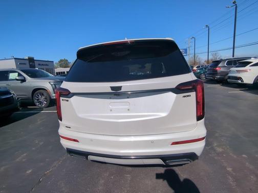 Crystal White Tricoat 2022 Cadillac XT6 Premium Luxury AWD