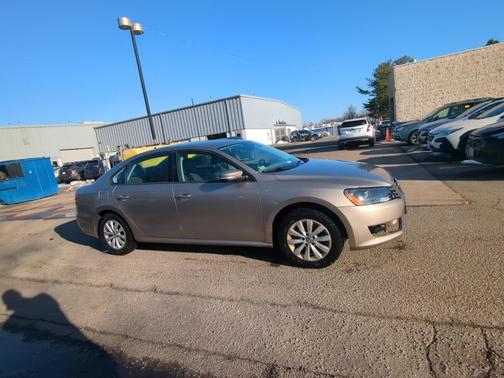 2015 Volkswagen Passat 1.8T S