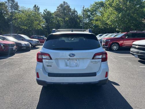 Crystal White Pearl 2017 Subaru Outback 2.5i Limited