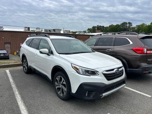 Crystal White Pearl 2022 Subaru Outback Limited