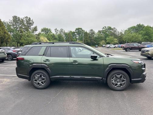 Deep Emerald Green Pearl 2026 Subaru Outback Premium