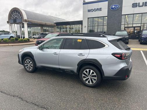 Ice Silver Metallic 2023 Subaru Outback Premium