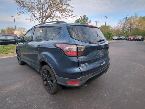BLUE METALLIC 2018 Ford Escape SE