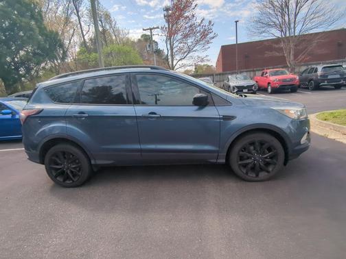 BLUE METALLIC 2018 Ford Escape SE