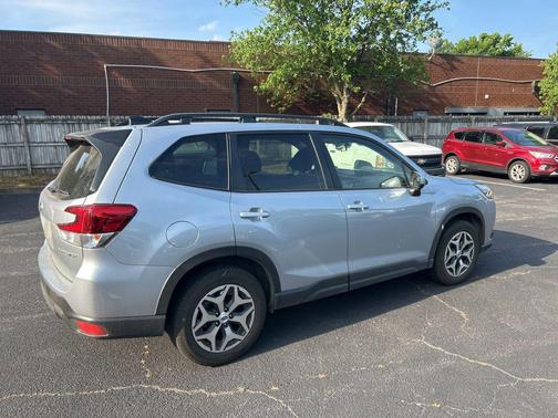 Ice Silver Metallic 2024 Subaru Forester Premium