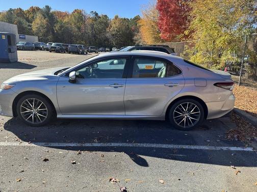 2024 Toyota Camry Hybrid XLE