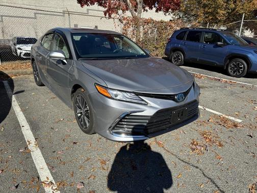 2024 Toyota Camry Hybrid XLE