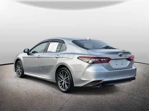 2024 Toyota Camry Hybrid XLE
