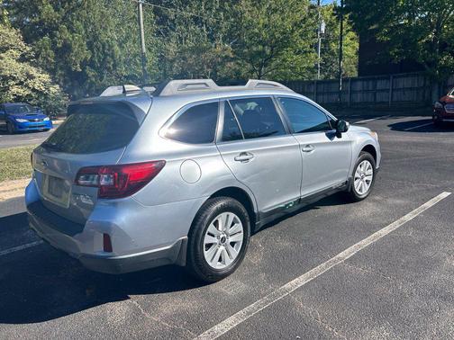 Ice Silver Metallic 2017 Subaru Outback 2.5i Premium