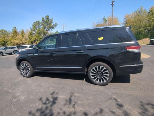 INFINITE BLACK 2023 Lincoln Navigator Black Label