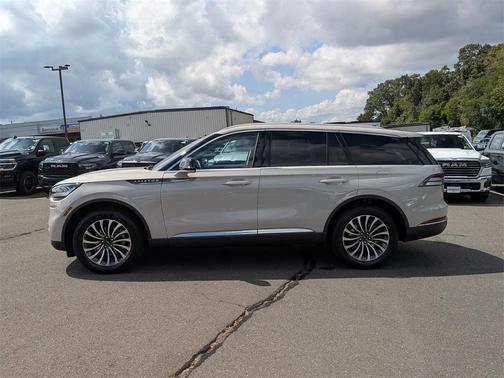 2022 Lincoln Aviator Standard AWD