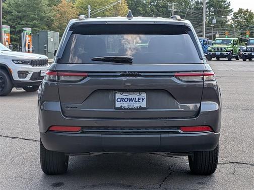 2024 Jeep Grand Cherokee Laredo