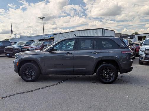 2024 Jeep Grand Cherokee Laredo