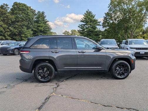 2024 Jeep Grand Cherokee Laredo