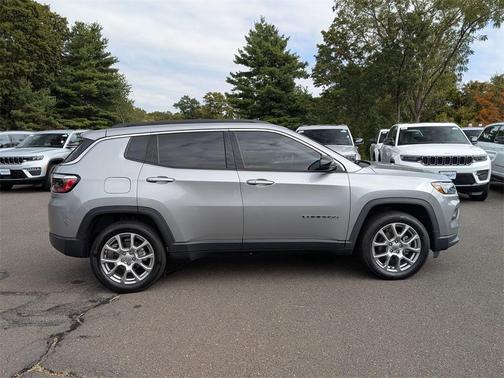 2022 Jeep Compass Latitude Lux