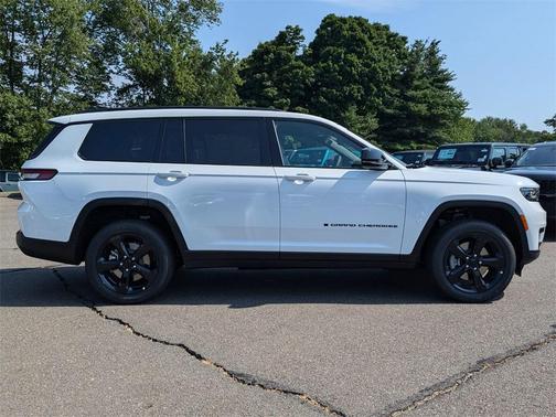 2024 Jeep Grand Cherokee L Laredo