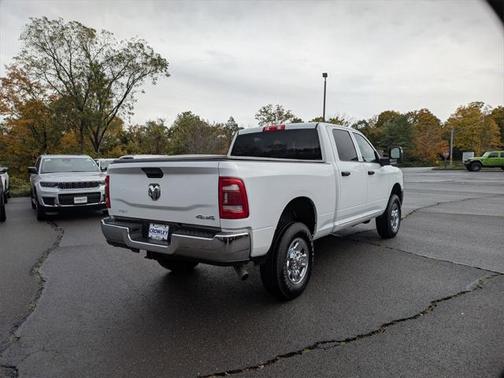 2024 RAM 2500 Tradesman Crew Cab 4x4 64' Box